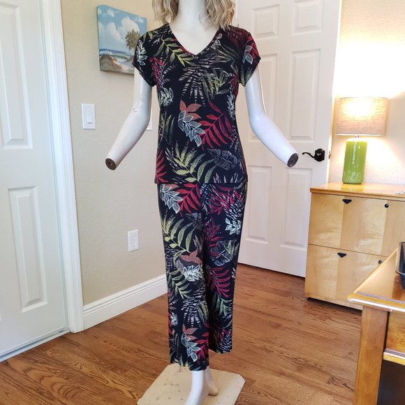 Chico's Top + Crop Pants Outfit Set Size 1 Small - Picture 1 of 7